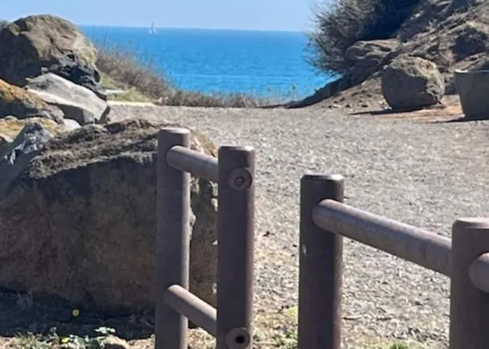 Rdc Au Bord Des Falaises